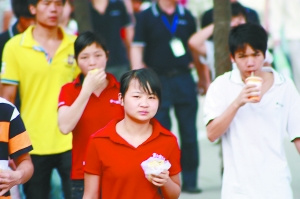 三问富士康员工九连跳_CCTV.com_中国中央电