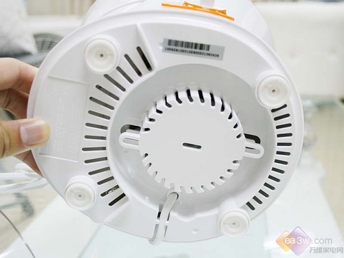 2010新品四合一 九阳榨汁机试用体验_CCTV.