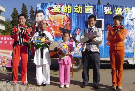 《动画城》栏目主持人还亲手把优秀的国产动画