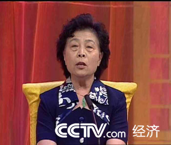 CCTV.com-清乾隆 茶色磨花小杯