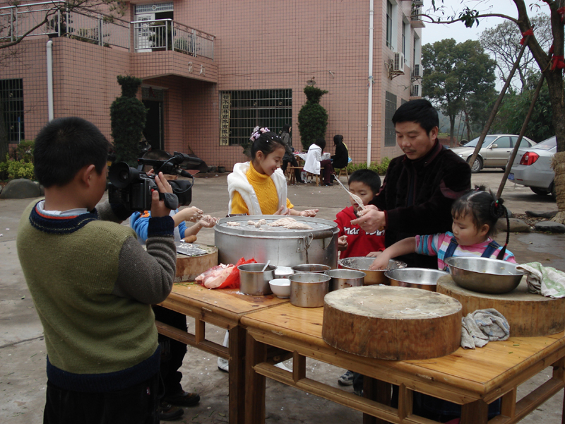 CCTV.com-拍摄做鱼丸