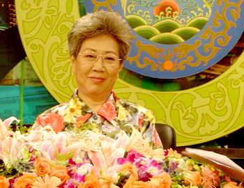【嘉宾:王梦云】我们学校五十周年,庆典已经在6月3号举行了,我现在