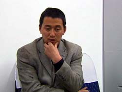 公安人员立即传唤了车主胡雪峰