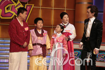 《幸运52》双胞胎姐妹家庭vs龙凤胎兄妹家庭_cctv.com提供