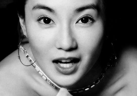 同时香港电影里内地女明星的亮相也越来越普遍