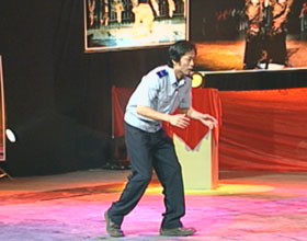 短剧老头出场，人生的舞台与命运的转折