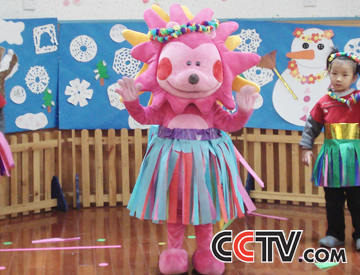 CCTV.com-2007年11月20日:《草裙》