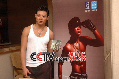 罗中旭新发会大秀肌肉舞台王者魅力不减当年