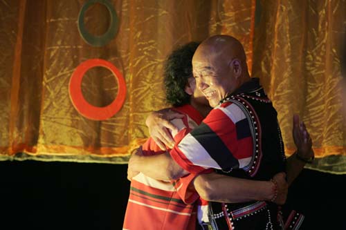 导演于彦夫,摄影王启民,作曲雷振邦等等,当五十年后演员们再次聚首时