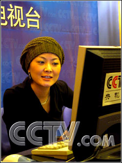 《为您服务》主持人肖薇,王小骞与网友交流